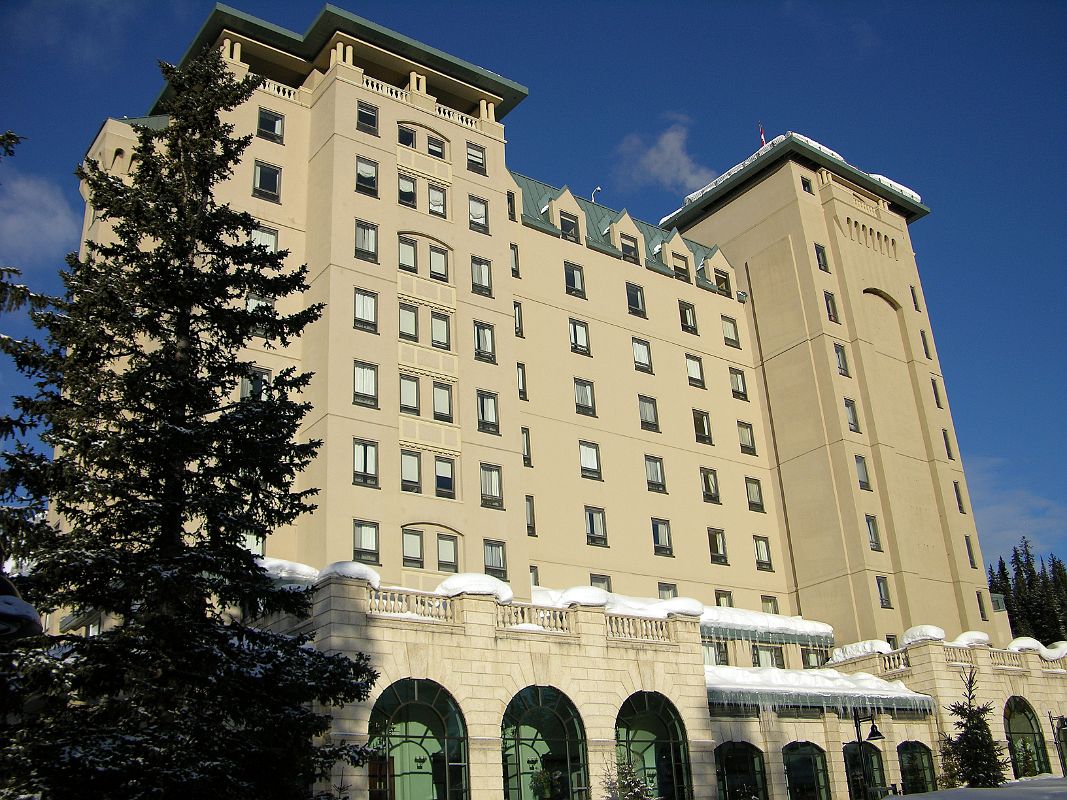 05 Chateau Lake Louise Front Side In Winter